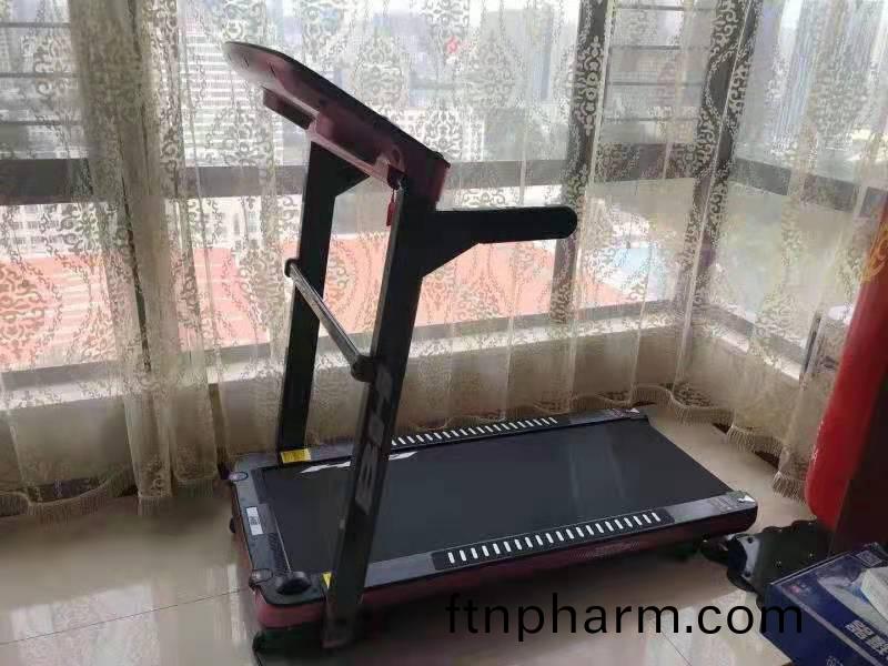 跑(pao)步(bu)機(ji)健(jian)身(shen)