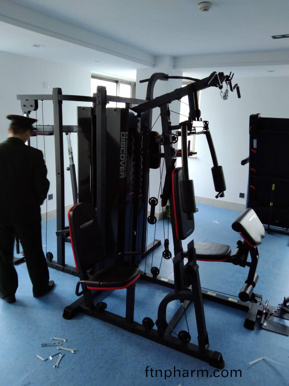 多(duo)功(gong)能(neng)綜郃(he)訓(xun)練器(qi) 多功(gong)能綜(zong)郃訓(xun)練(lian)器(qi)