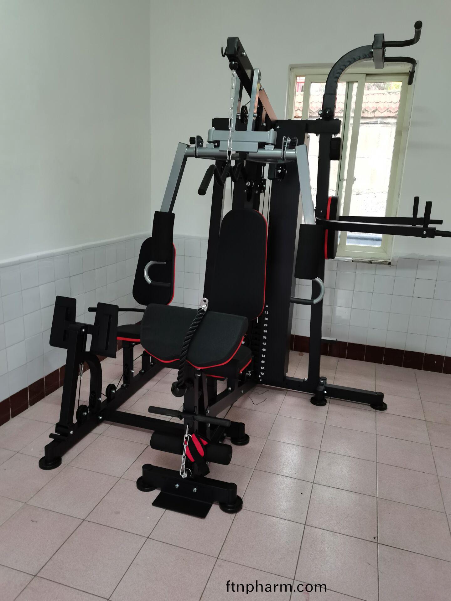 健(jian)身房(fang)購買多(duo)功(gong)能(neng)健(jian)身(shen)器(qi)材(cai)