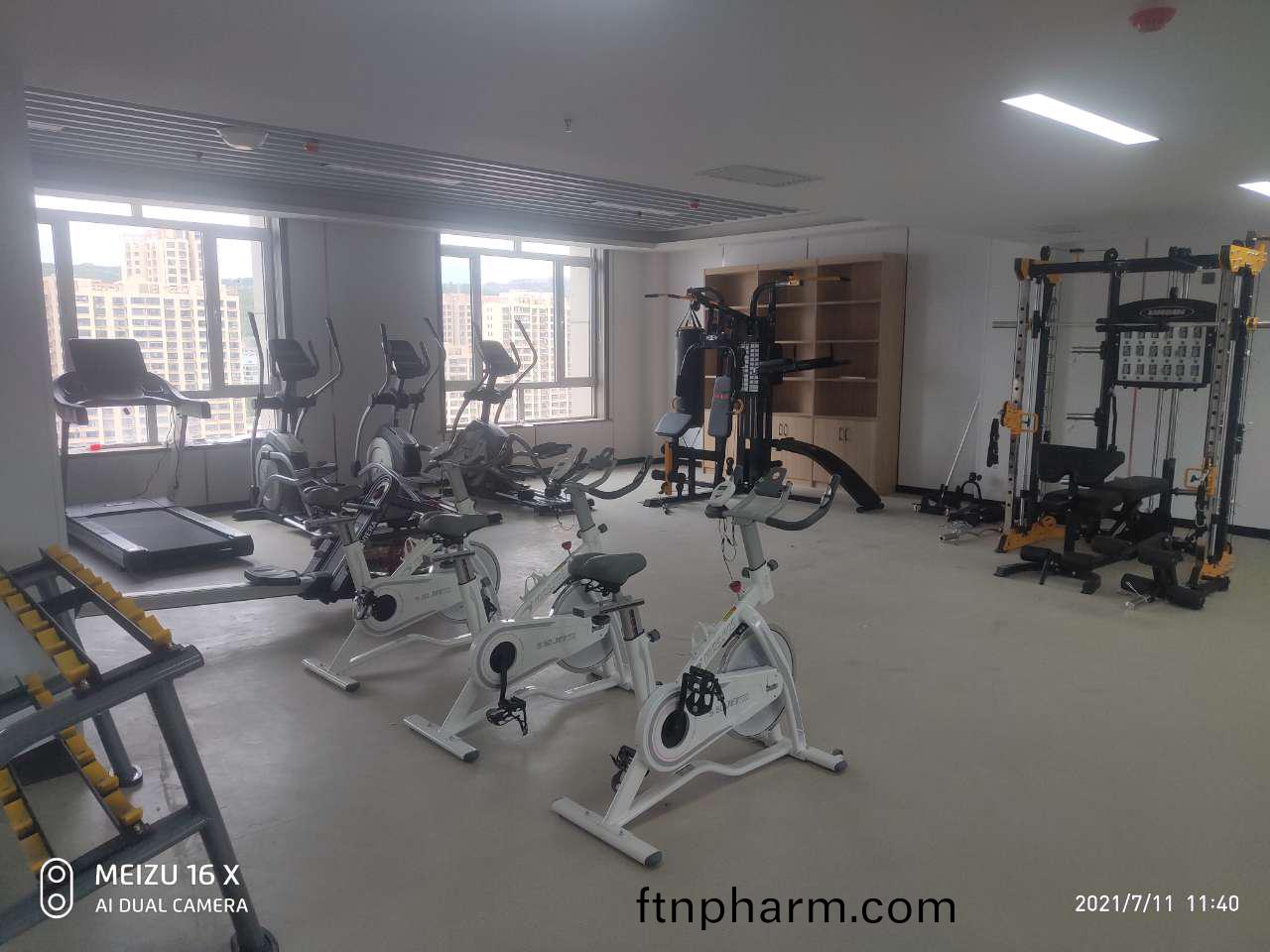 商(shang)用(yong)健身器(qi)材