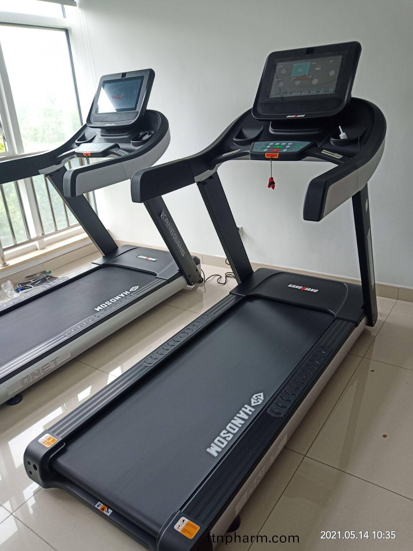 跑(pao)步(bu)機(ji)鍛(duan)鍊(lian)