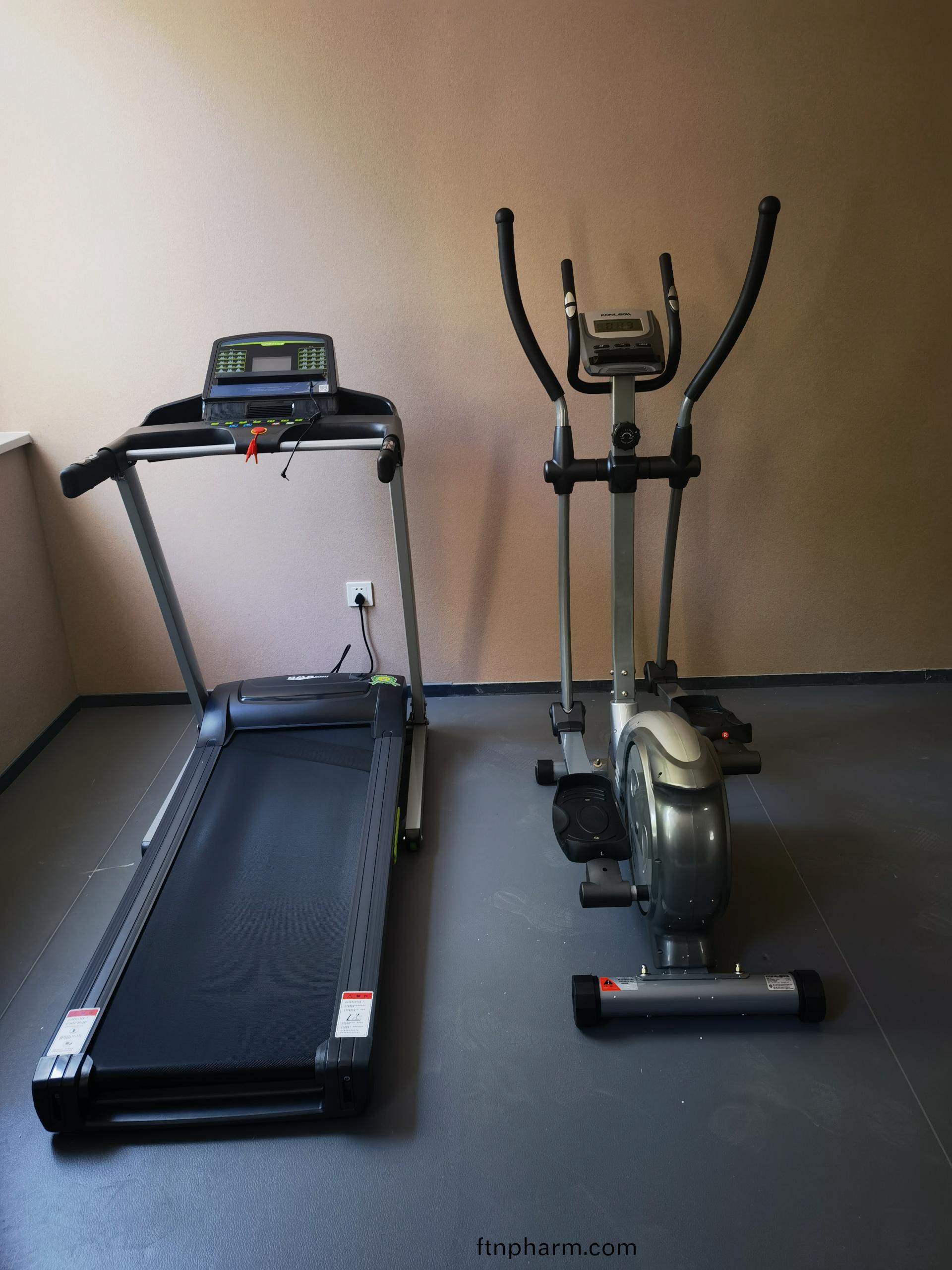 健身(shen)房(fang)器(qi)材(cai)