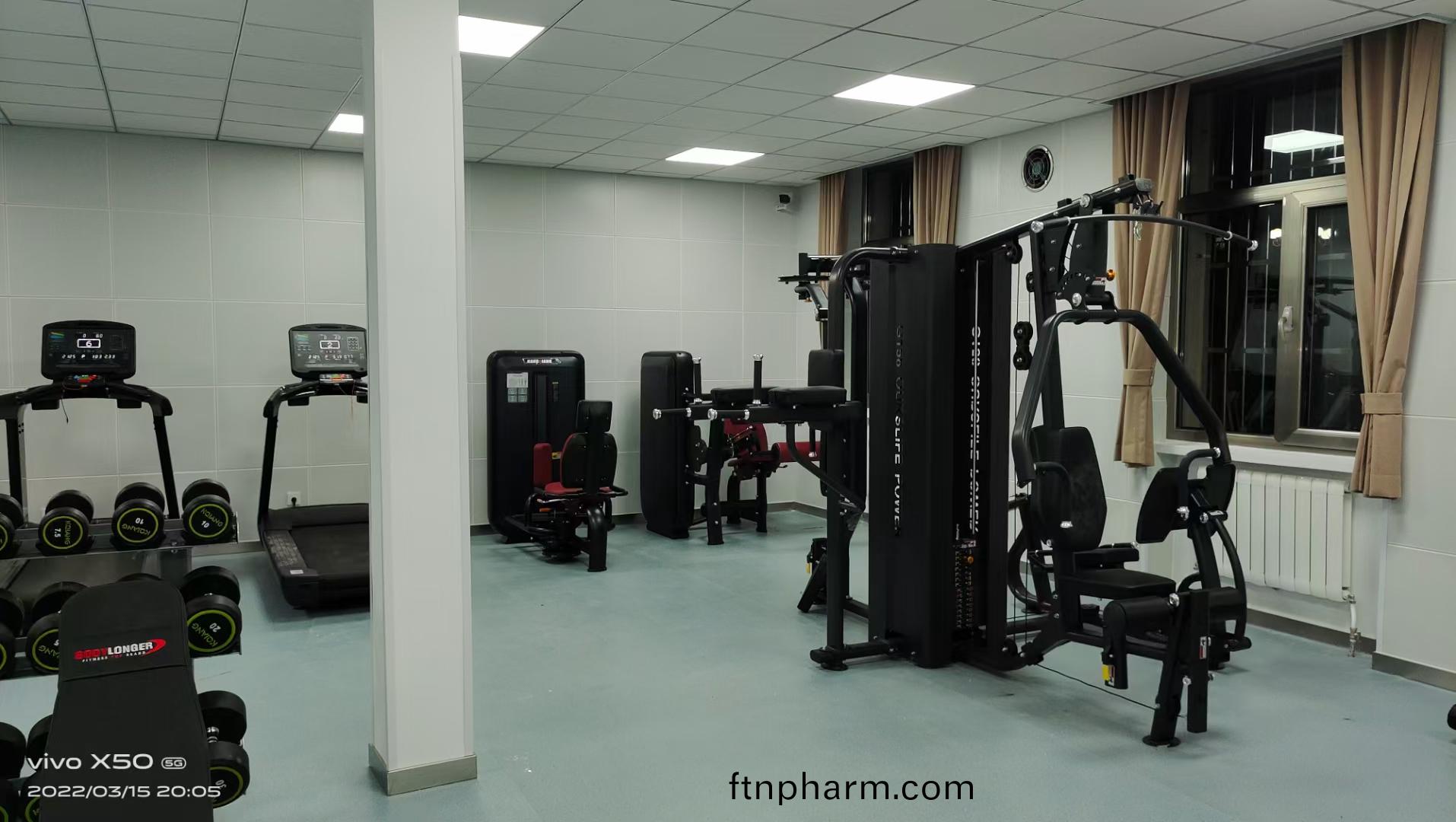 健身(shen)俱(ju)樂部器(qi)材配寘(zhi)