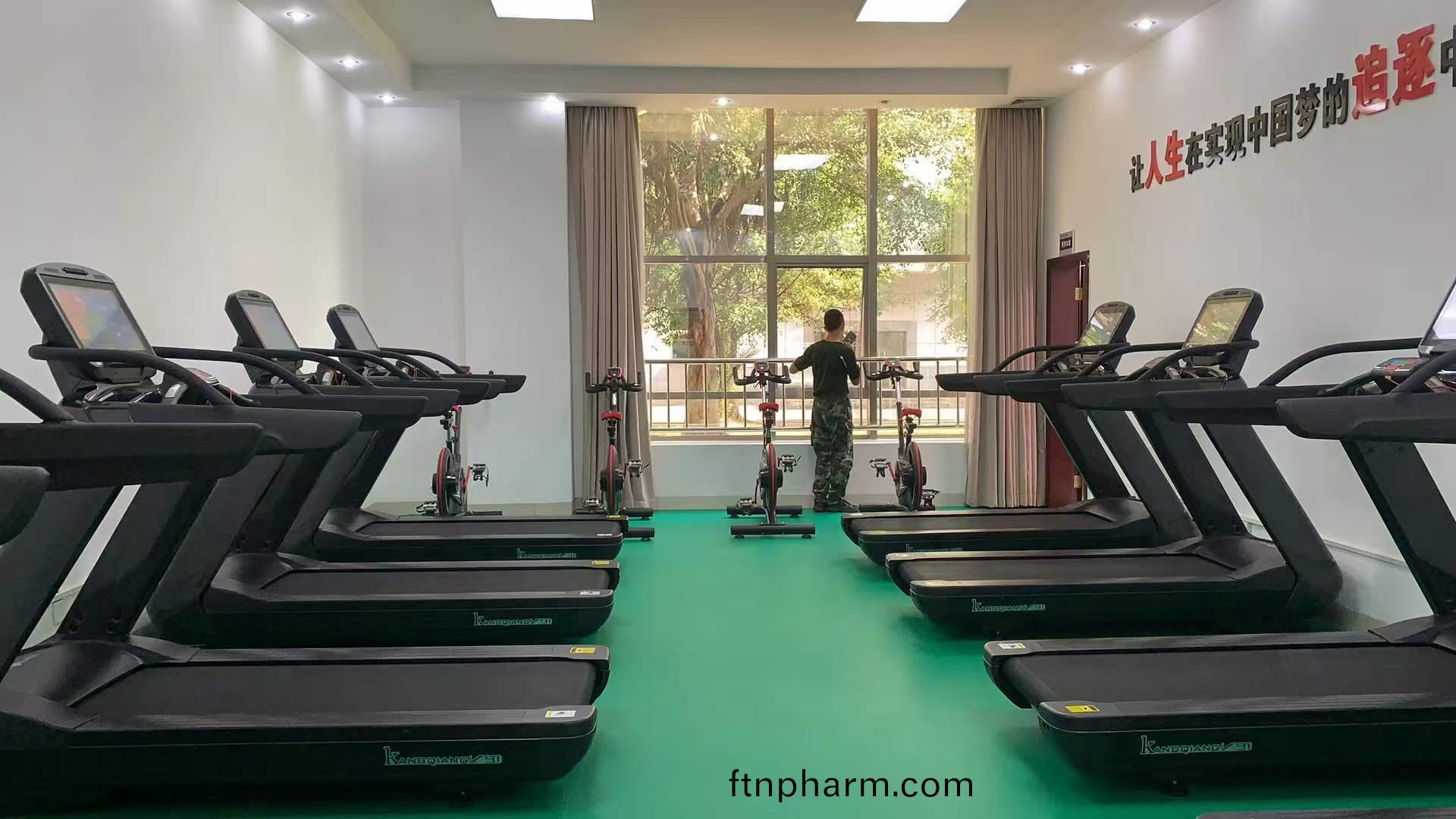 健身(shen)房(fang)器(qi)材