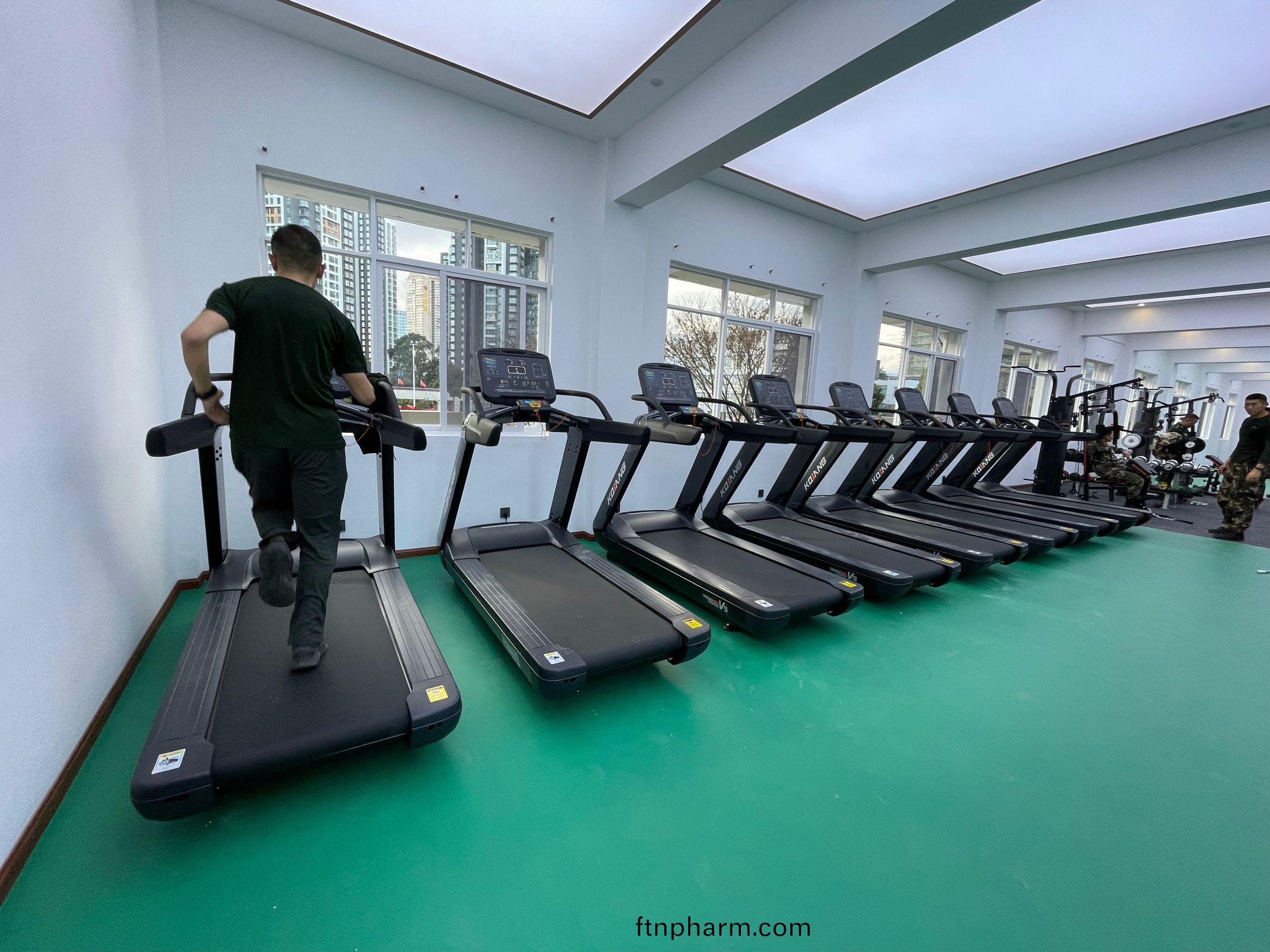 健(jian)身(shen)房器(qi)材