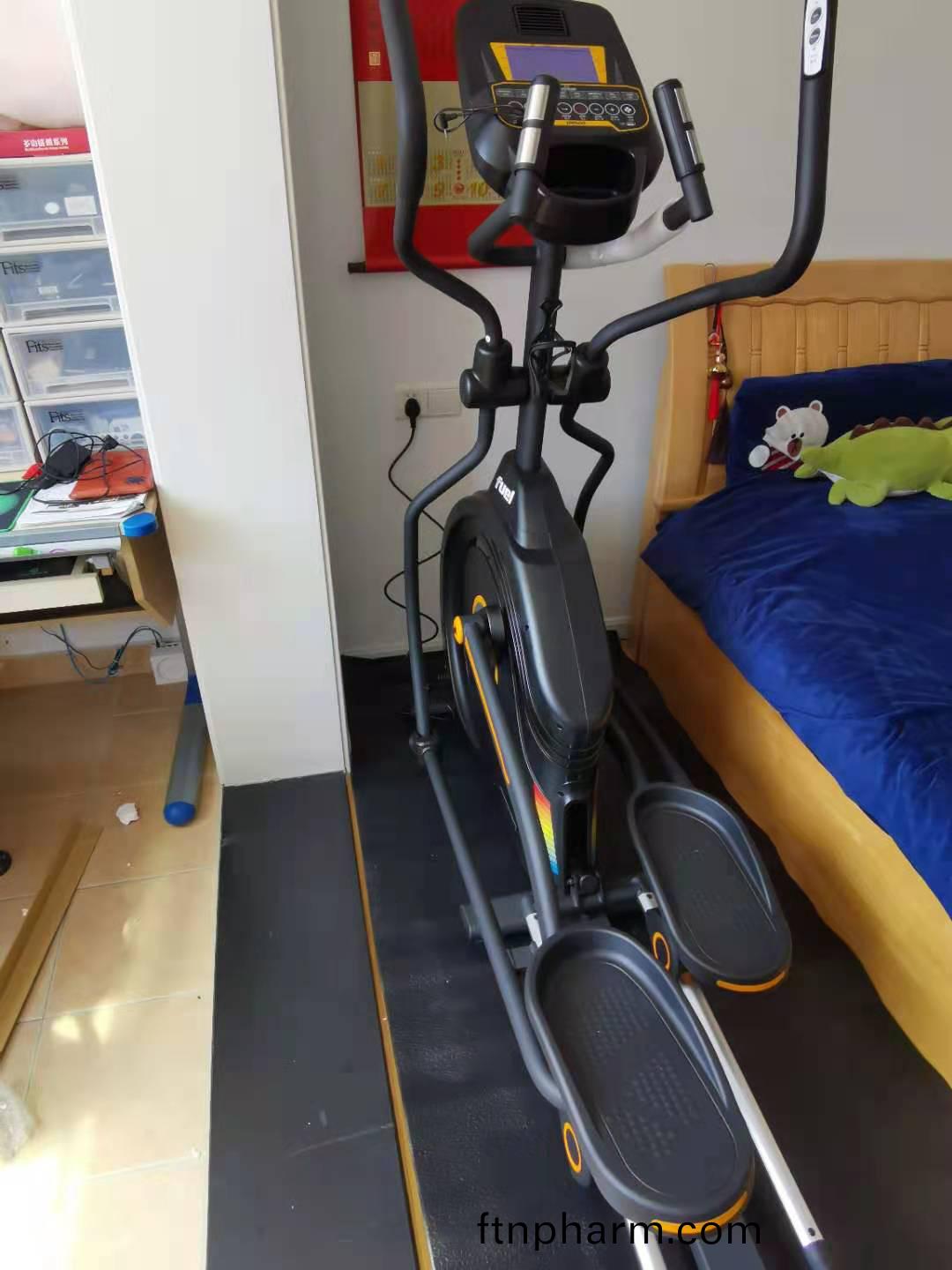 橢圓(yuan)機(ji)傢(jia)庭(ting)健身(shen)房或商(shang)業(ye)健(jian)身(shen)房(fang)的(de)必備品