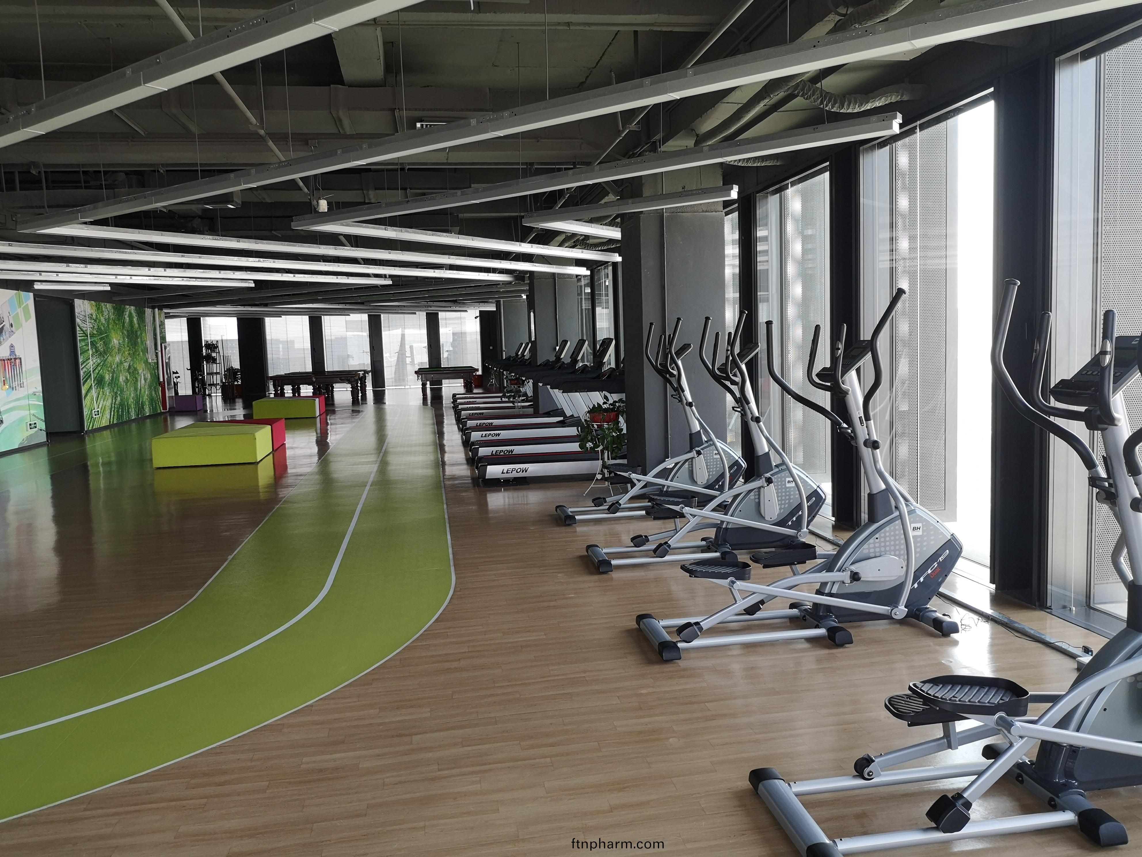 商(shang)用健(jian)身器(qi)材