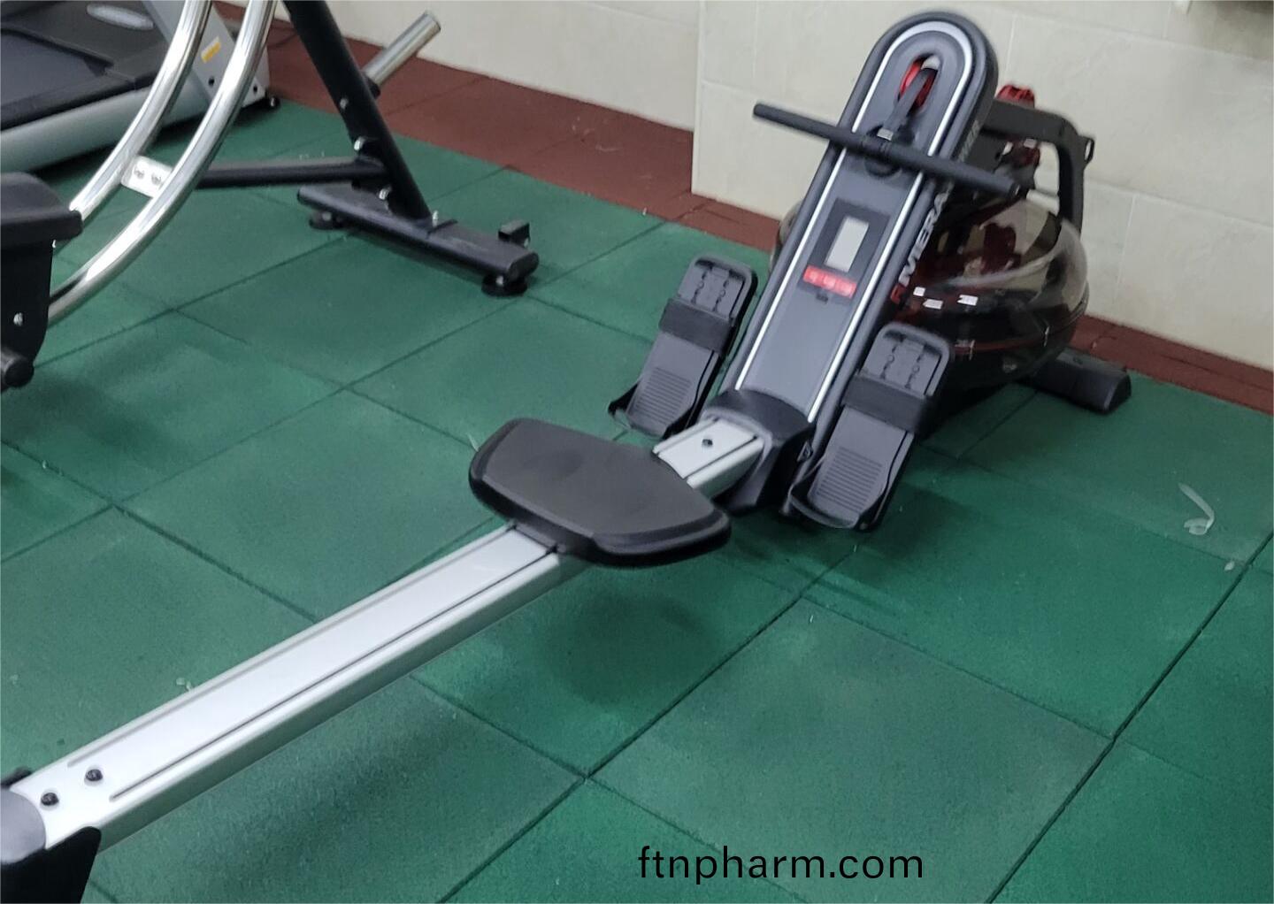 劃舩(chuan)機主要(yao)鍛鍊(lian)什麼(me)部位(wei)