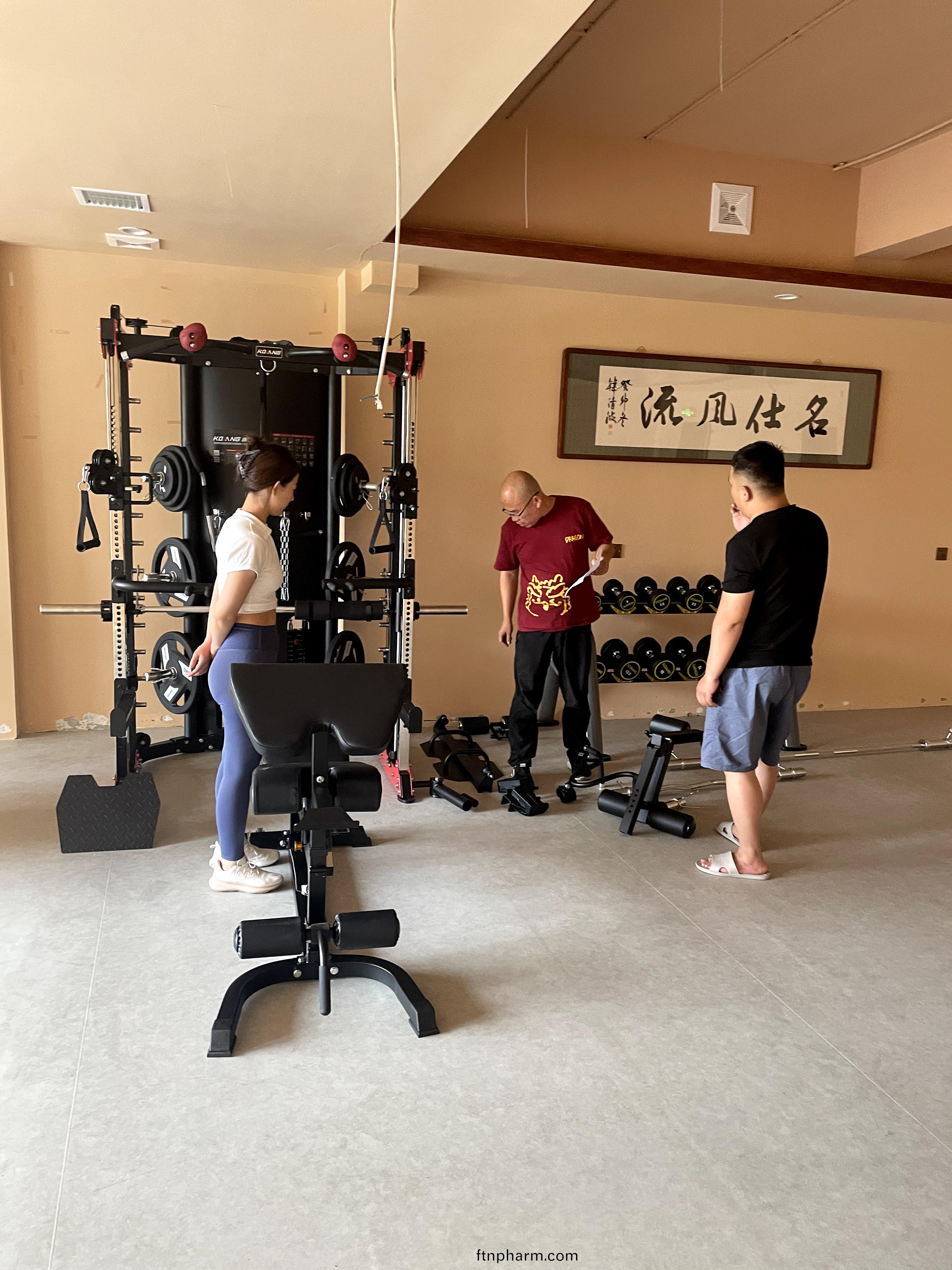 傢(jia)庭健(jian)身(shen)房(fang)器(qi)材